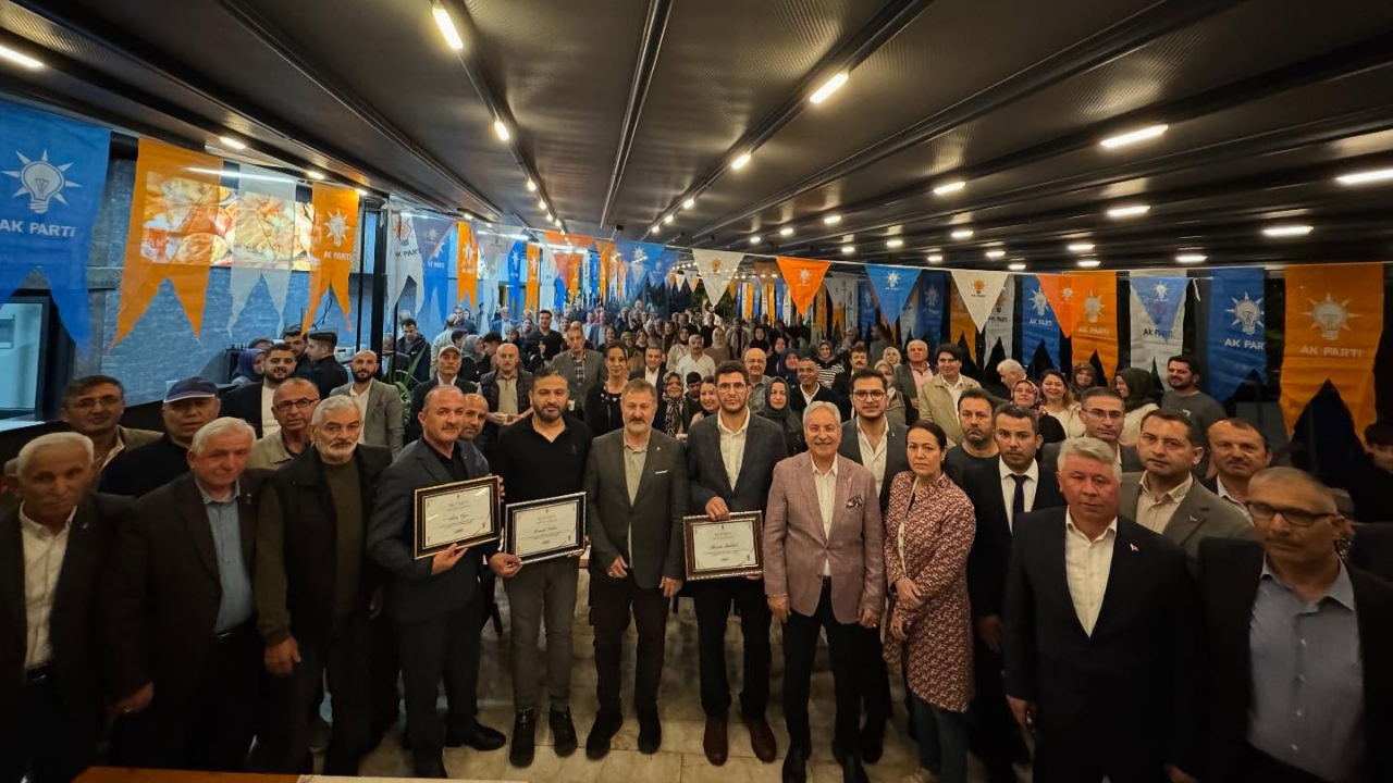 AK Parti Kepez’den mahalle başkanlarına coşkulu tören