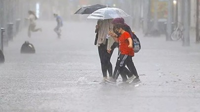 Antalya İçin Kuvvetli Yağış Uyarısı! MGM'den Sel ve Fırtına Alarmı