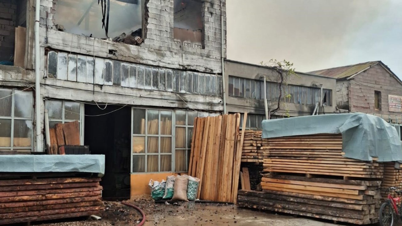 Isparta&#039;da kereste imalathanesinde yangın