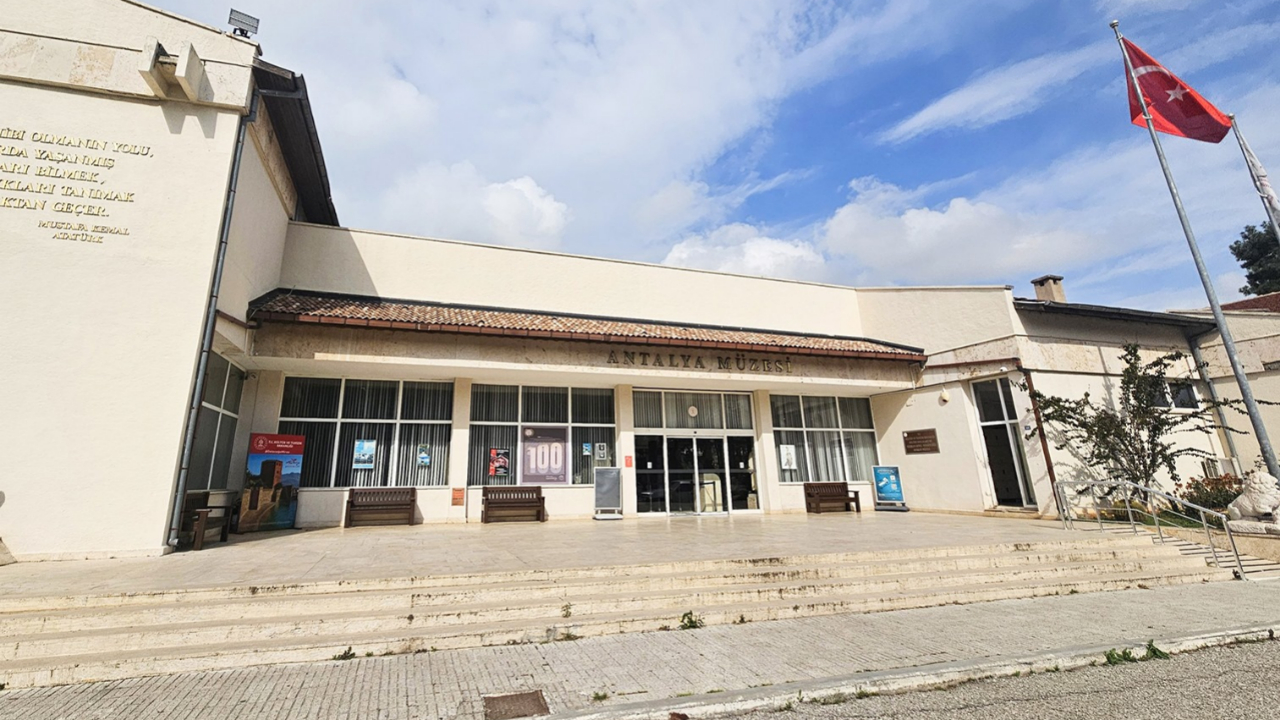 Antalya Müzesi Gündemden Düşmüyor! Mimarlar Yıkım Kararını Tartıştı