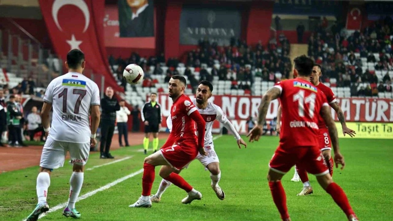 Süper Lig'de Kritik Viraj: Antalyaspor, Sivas Deplasmanında Hem Kendisi Hem Alanyaspor İçin Sahaya Çıkıyor!