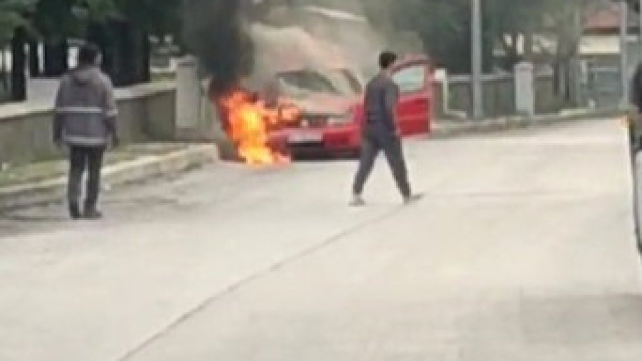 Isparta’da seyir halindeki otomobil aniden alev aldı