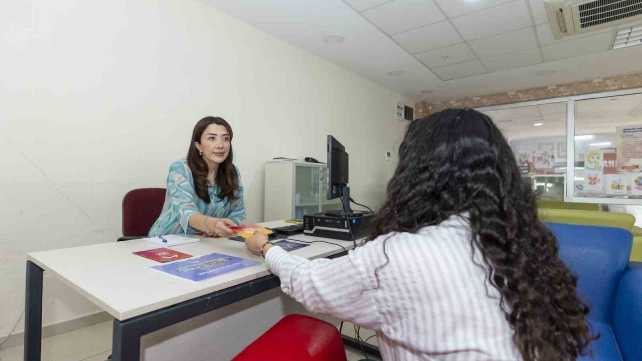 Mersin’de ihtiyaç duyan kadınlara psikolojik ve sosyal destek veriliyor