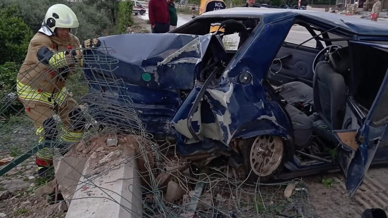 Hurdaya dönen Tofaş’taki 4 kişi yaralandı