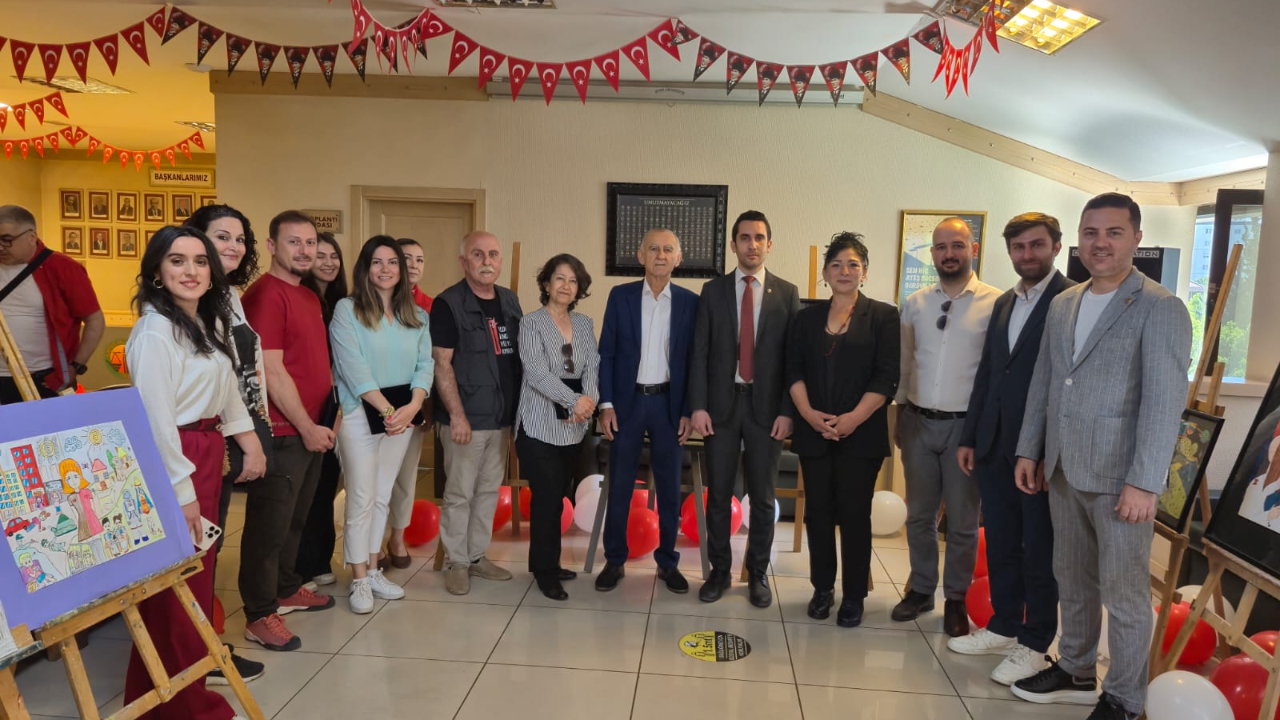 Çocuklar Geleceğin Dünyasındaki Hayallerini Resmettiler