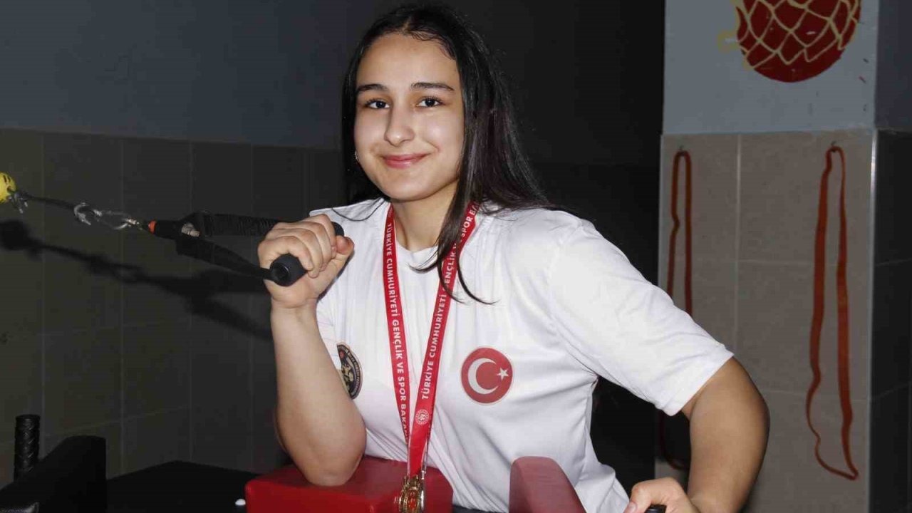 Demir bilek Rabia’nın hedefi dünya şampiyonluğu