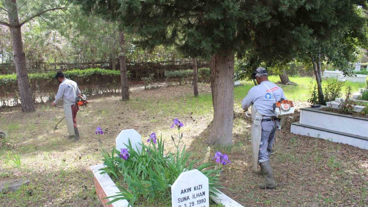 Büyükşehir’den mezarlıklarda bakım onarım çalışması