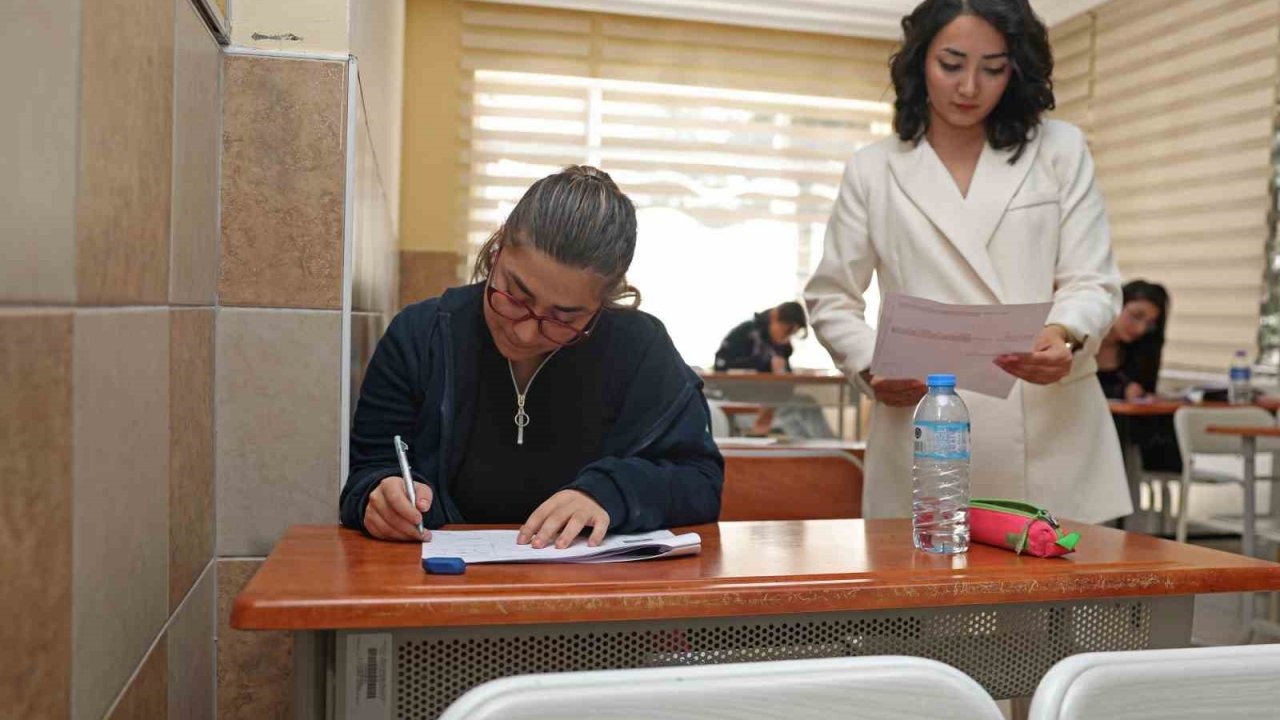 ATABEM’in üniversite adayları sınava sıkı hazırlanıyor
