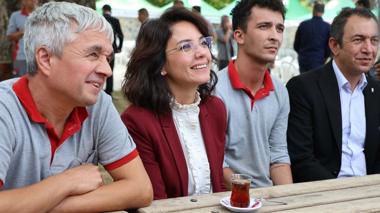 'Demokrasinin, barışın ve dayanışmanın simgesi olan 1 Mayıs, bir bayram günüdür'