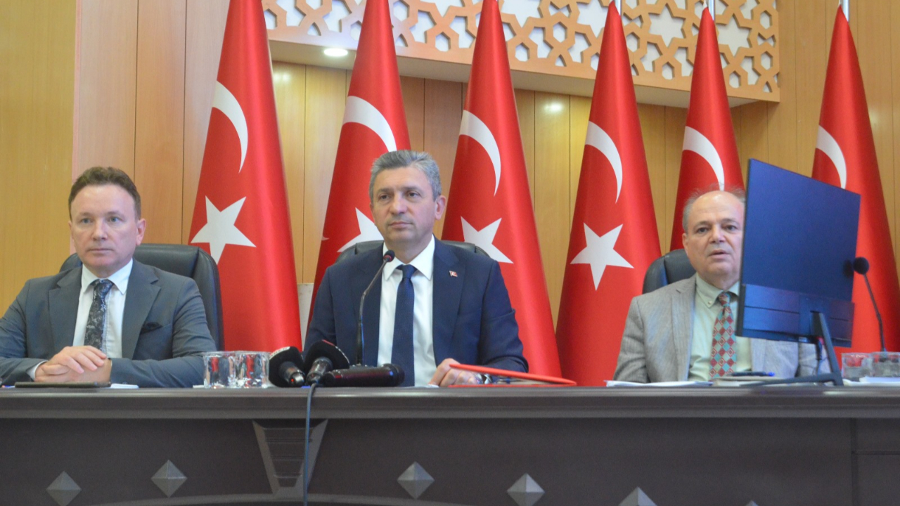 Vali Şahin Önderliğinde İl Koordinasyon Toplantısı Yapıldı! Antalya’da 147 Milyar Liralık 460 Proje