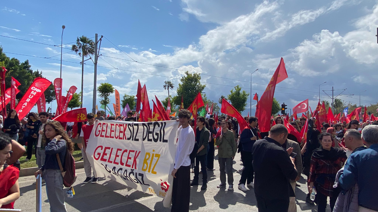 Antalya’da 1 Mayıs Coşkusu: Binlerce Kişi Emek ve Dayanışma İçin Alanlarda