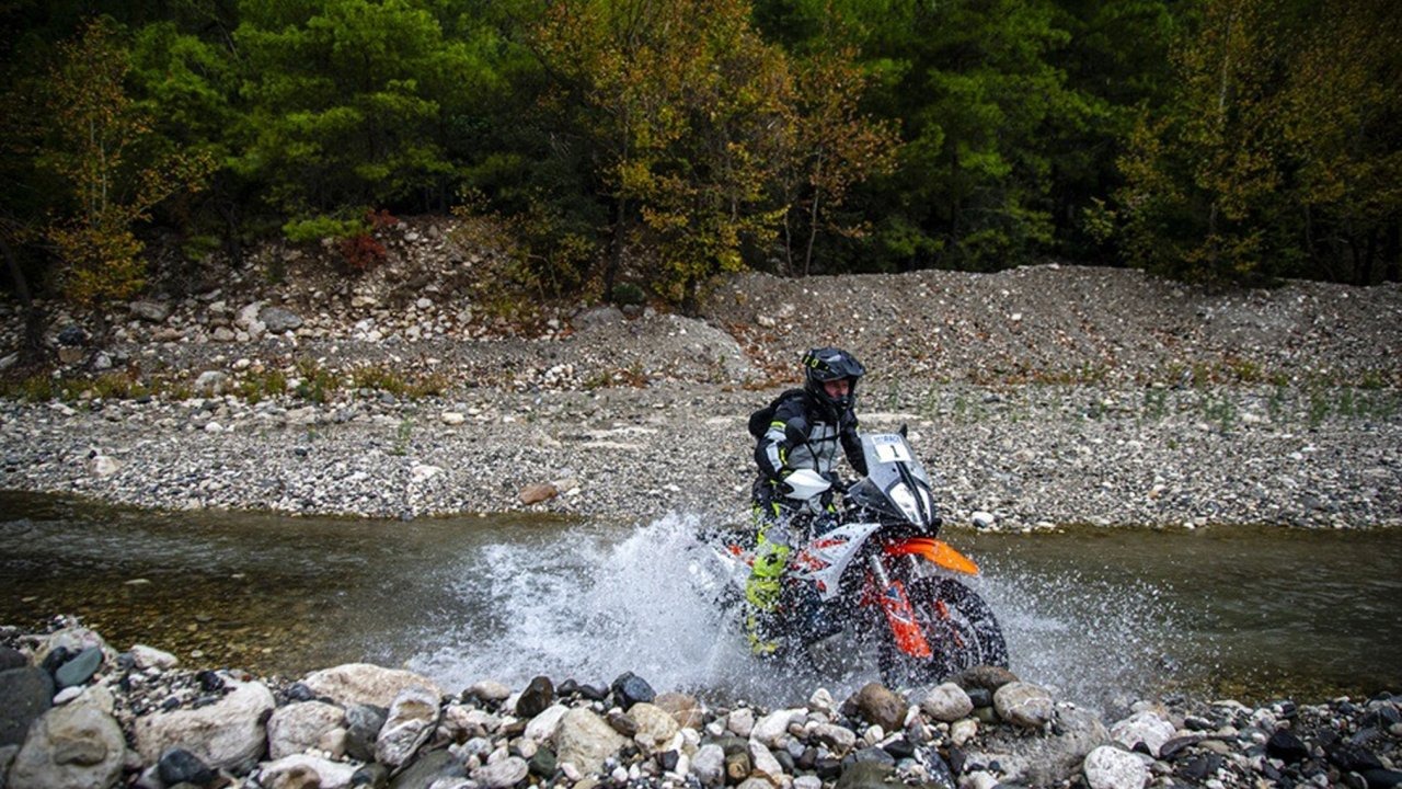 Kemer&#039;de macera motosikleti heyecanı