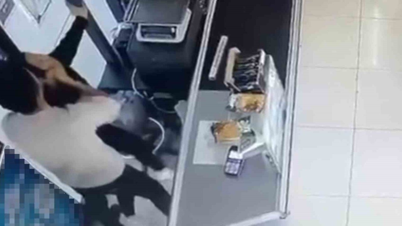 Kadın çalışana dehşeti yaşattı, acımasızca dövdü