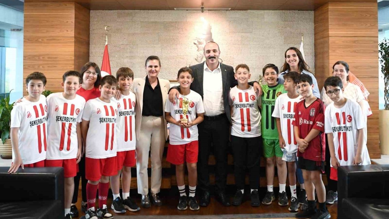Başkan Kotan şampiyon sporcuları ağırladı