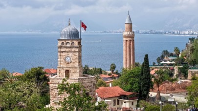 Antalya’nın Tarihi Saat Kulesi Susturuldu: Zaman Durdu