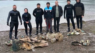 Yağmur altında deniz dibi temizliği