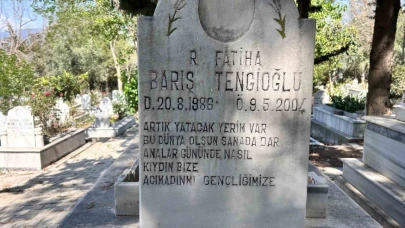 Özgür Özel’e saldıran şüphelinin katlettiği oğlunun mezarındaki "Analar gününde nasıl kıydın bize" ifadeleri dikkat çekti