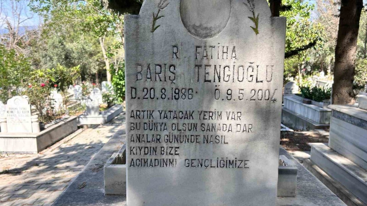 Özgür Özel’e saldıran şüphelinin katlettiği oğlunun mezarındaki "Analar gününde nasıl kıydın bize" ifadeleri dikkat çekti