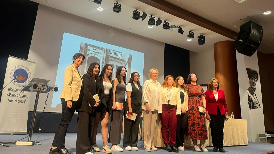 Gençler Atatürk Devrimlerini Anlattı, Salonda Duygusal Anlar Yaşandı