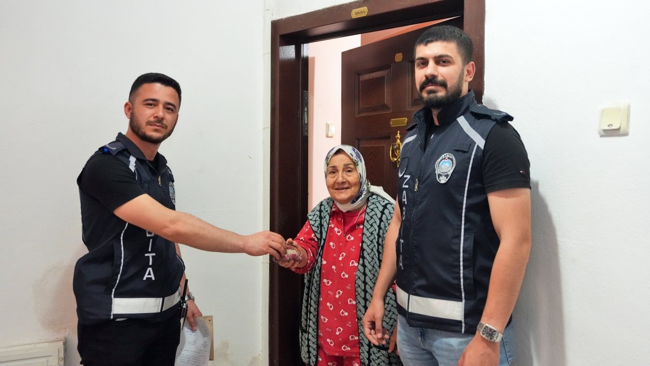 Kaybettiği cüzdanını zabıta teslim etti