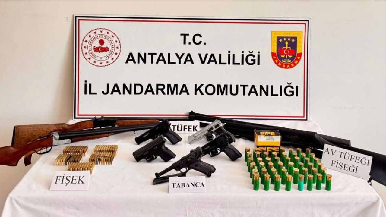 Serik'te ruhsatsız silah operasyonu