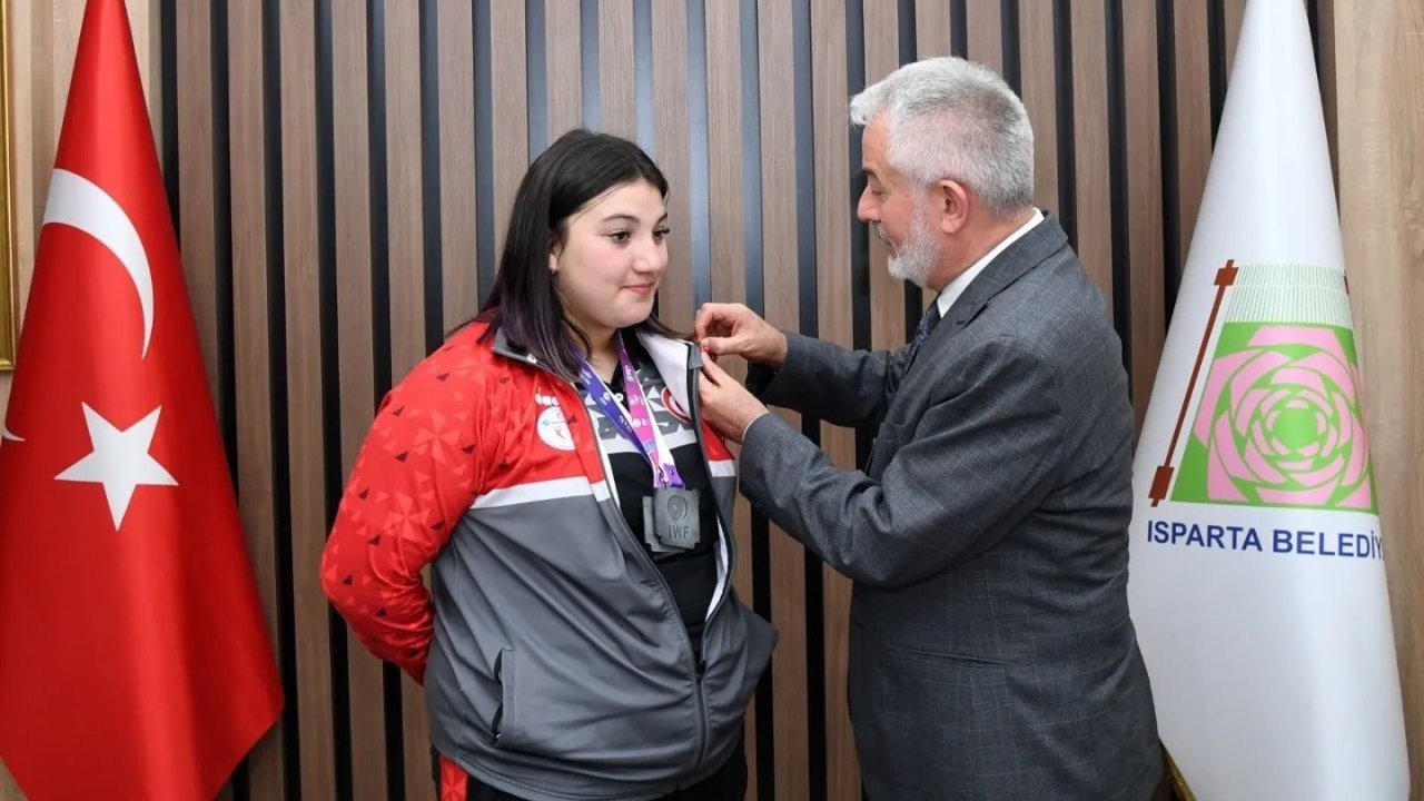 Ispartalı halterci Fatma Gül Çevik’ten dünya şampiyonluğu