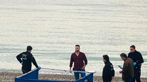 Konyaaltı Sahili&#039;nde sağlık personelinin cansız bedeni bulundu