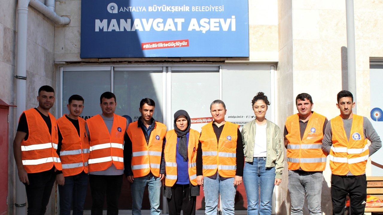 Büyükşehir Belediyesi Manavgat Aşevi ihtiyaç sahiplerinin yanında olmaya devam ediyor