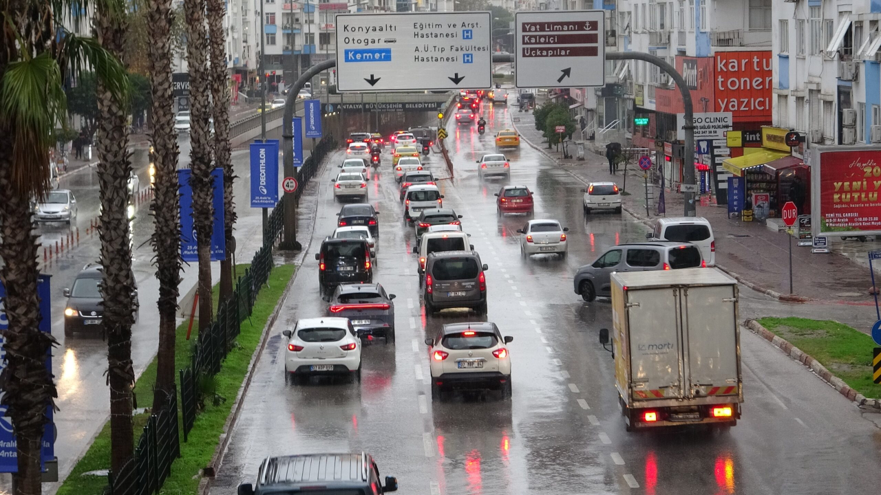 Meteroloji Uyardı: Antalya’da Sağanak Bekleniyor!