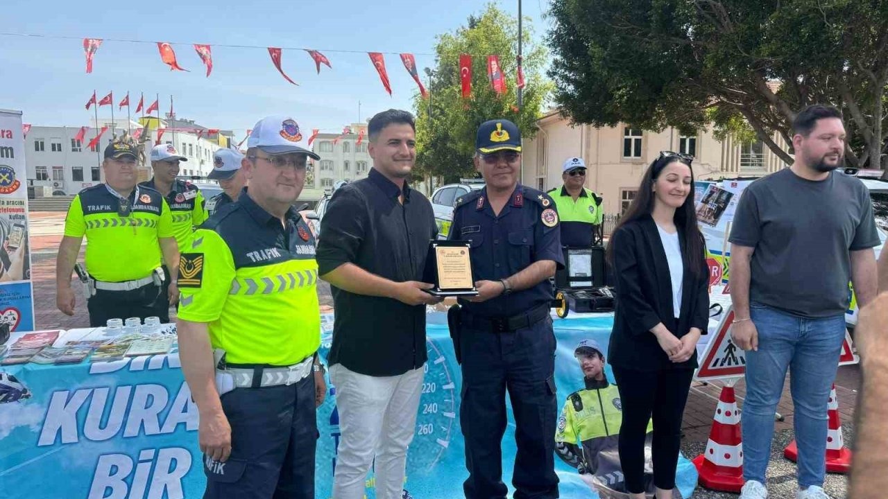 Manavgat’ta örnek sürücülere plaket verildi