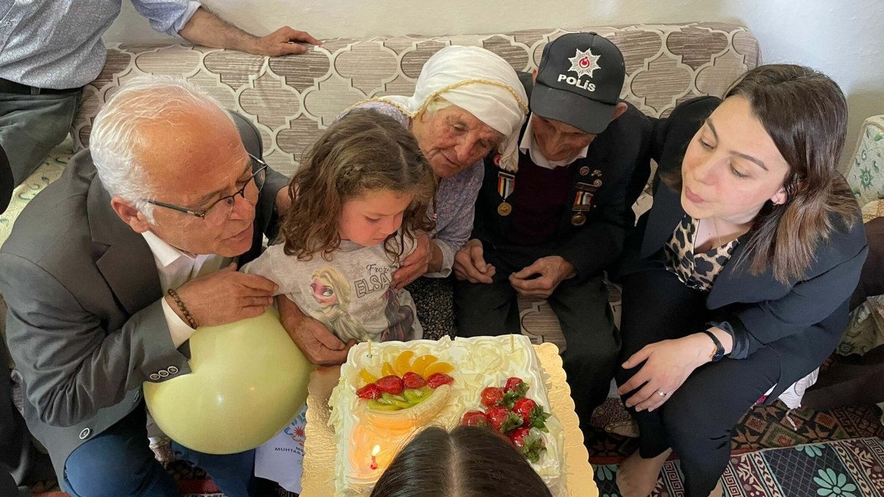 Kore Gazisi Mehmet Gün'e Büyükşehir'den sürpriz doğum günü kutlaması