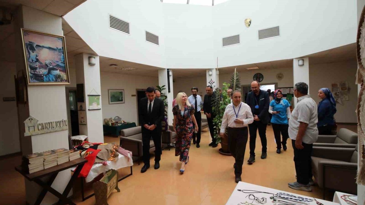 AÜ’de hastalara uygulamalı atölyelerde tarım ve sanatla terapi