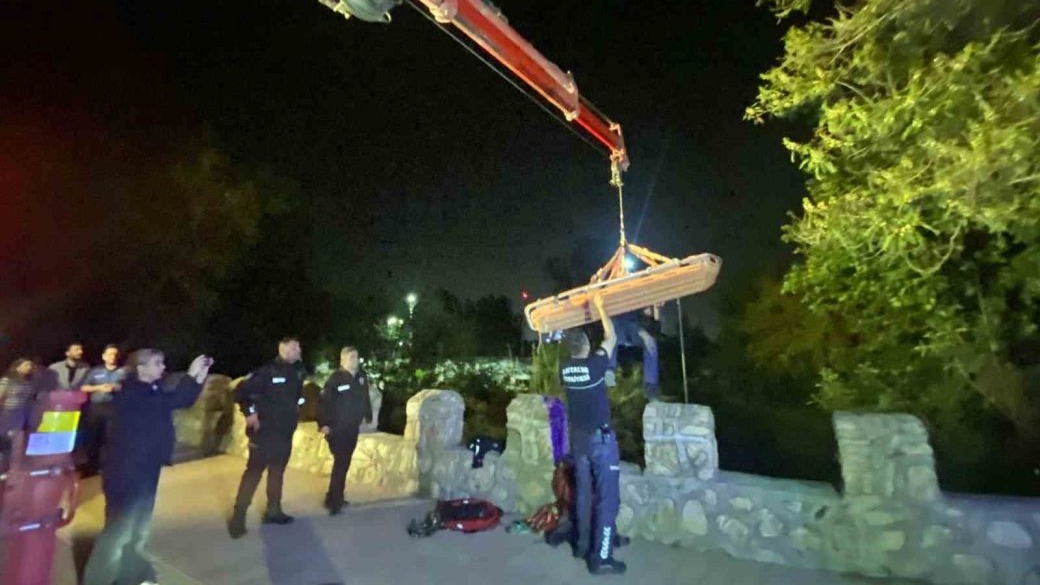 Konyaaltı'nda Korkutan Olay: Köprüden Düşen Genç Hastaneye Kaldırıldı