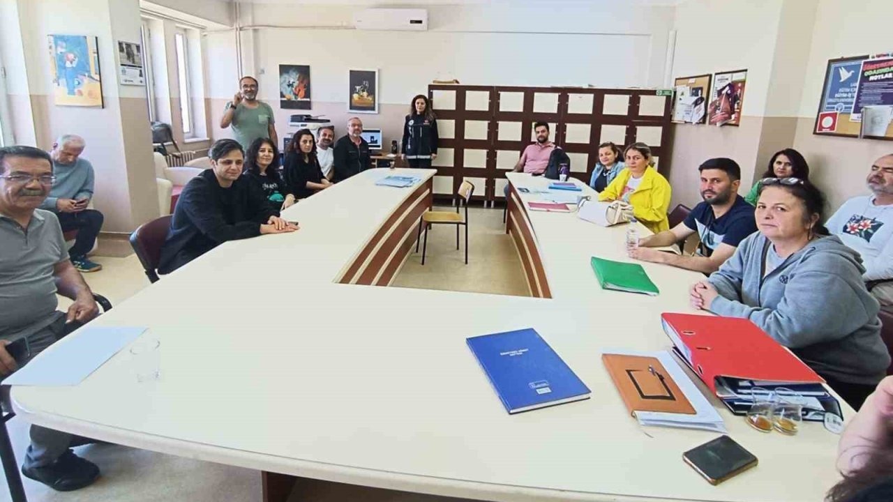 Öğretmen ve velilere ‘En iyi Narkotik Polisi Anne’ eğitimi