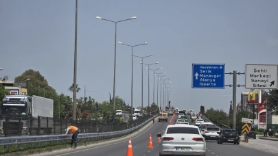 Antalya Çevre Yolundaki Çalışmalar Hafta Sonu Trafiğini Felç Etti