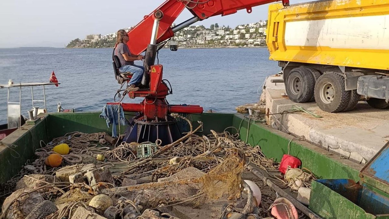 Bodrum'da denizden 45 ton katı atık çıktı