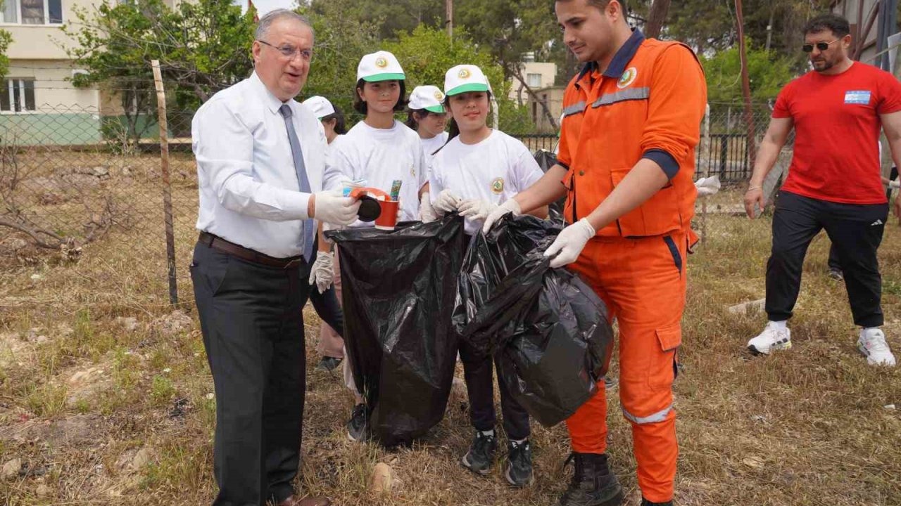 Öğrenciler, yangınlara karşı çevre temizliği yaptı