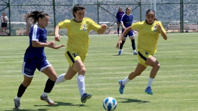 Üniversiteler Arası Kadınlar Futbol Türkiye Şampiyonası başladı