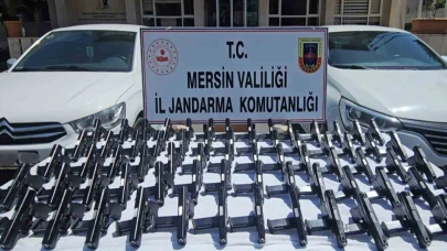 Mersin’de 2 otomobilde 70 tabanca ele geçirildi: 2 tutuklama