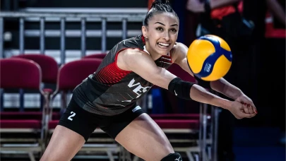 Simge Aköz Kimdir? Nerelidir? Hangi Takımda Oynuyor? Evli mi? Kaç Yaşında Voleybola Başladı?