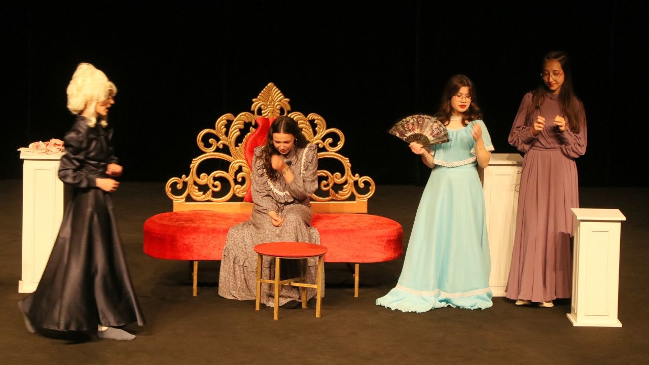 Liselilerden İngilizce tiyatro
