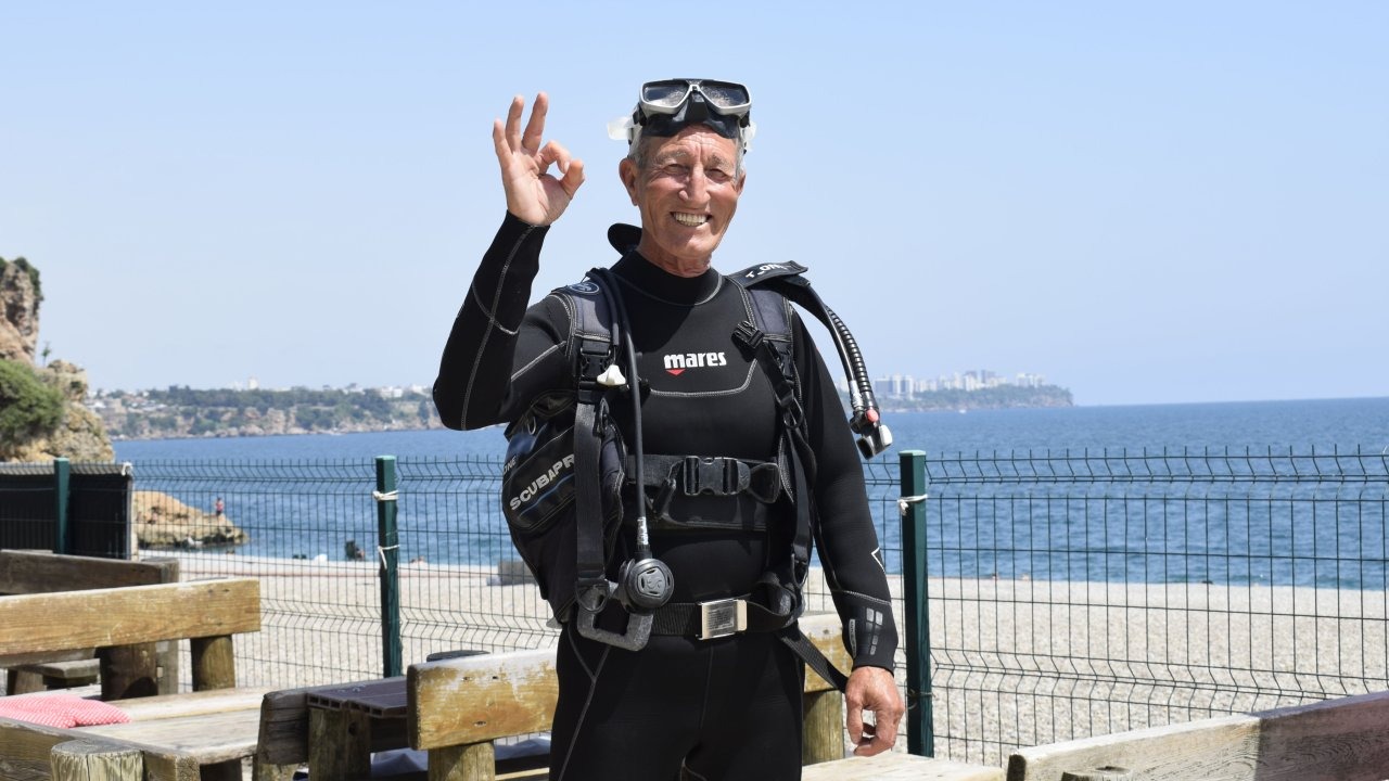 Emeklilikte Yeni Bir Hayat: 45 Yaşında Dalgıç Oldu, Şimdi Turistlere Rehberlik Yapıyor