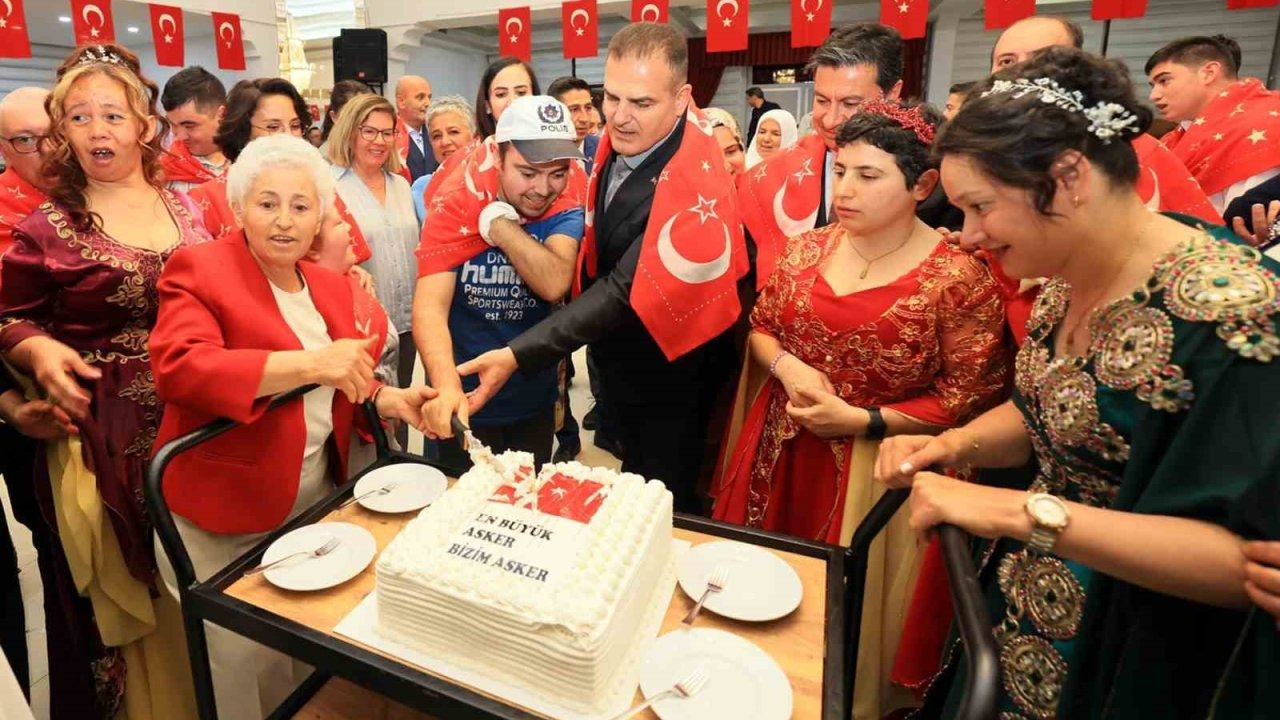 “En Büyük Asker Bizim Asker” Gecesi: Muğla’da Anlamlı Kına Töreni
