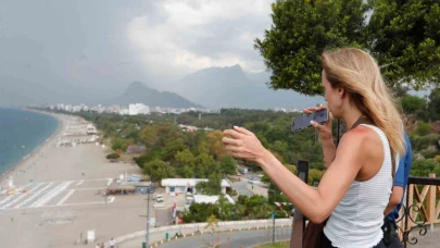 Kaybolan akıllı kol saatini GPRS ile takip eden Rus turist, polis ekipleriyle baskın yaptı