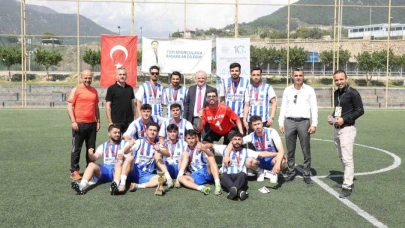 ALKÜ 10. Yıl Futbol Turnuvası Nefes Kesti: Finalde Şampiyonluk Sevinci