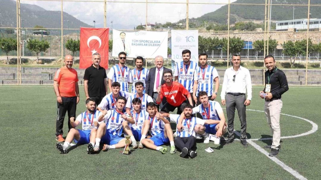 ALKÜ 10. Yıl Futbol Turnuvası Nefes Kesti: Finalde Şampiyonluk Sevinci