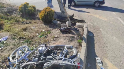 Isparta’da kamyonet ile motosiklet çarpıştı: 2 yaralı