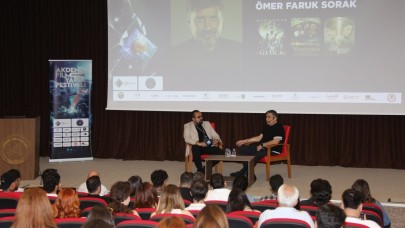Yönetmen Ömer Faruk Sorak, Akdeniz Üniversitesi’nde öğrencilerle buluştu