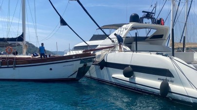 Fethiye'de guletin lüks motoryata çarptığı kaza kamerada