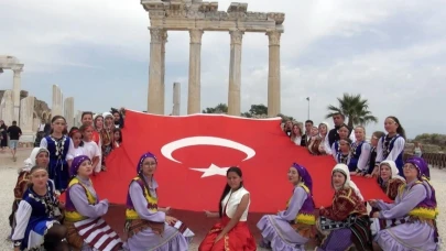 Yerleşik yabancılar 19 Mayıs coşkusunu paylaştı